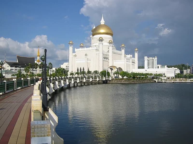 Omar Ali Saifuddien Mosque — 1/1